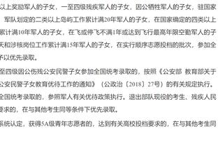 汤森：我会选努涅斯这种积极奔跑的前锋，而非站着不动的马夏尔